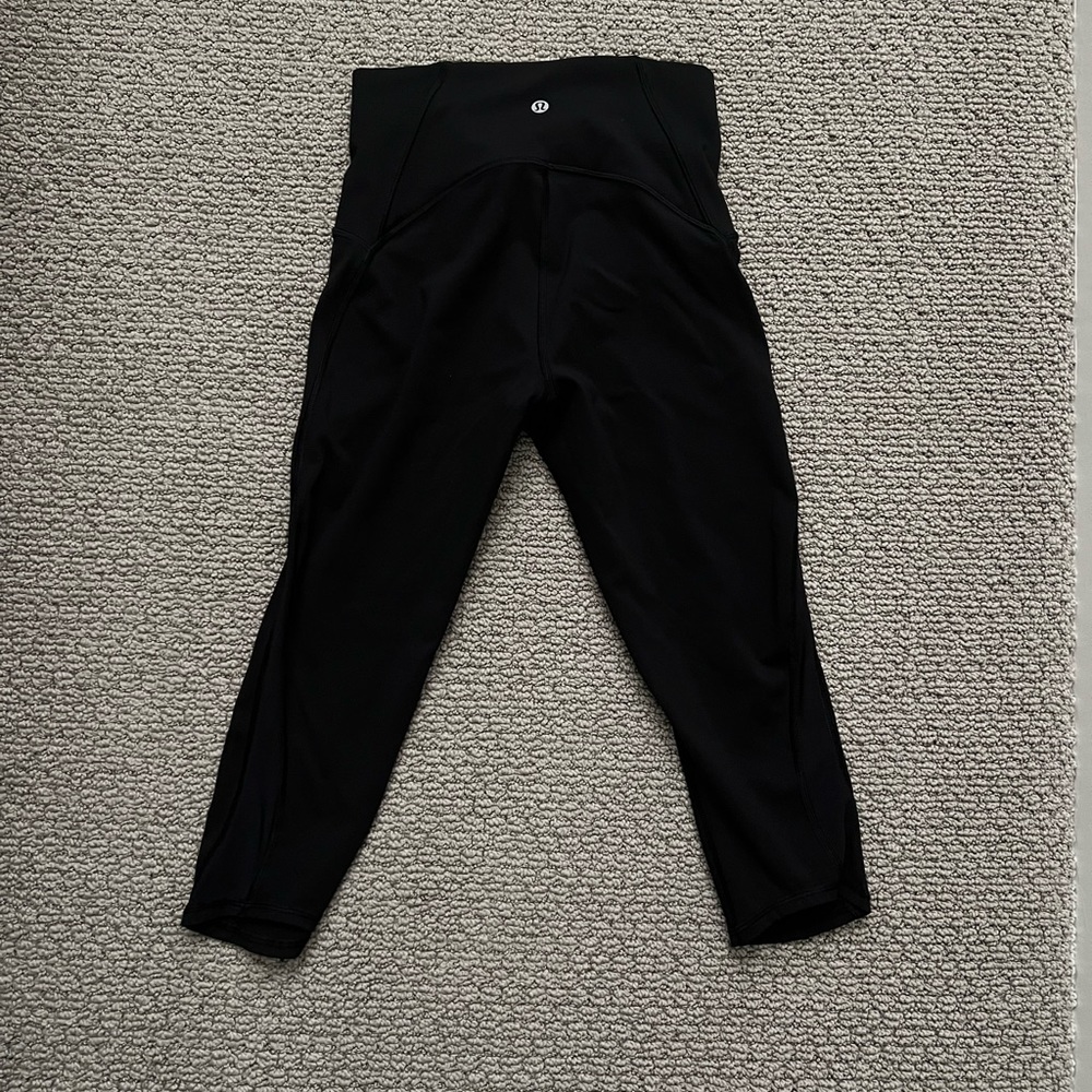 Lululemon crop size 4 - black